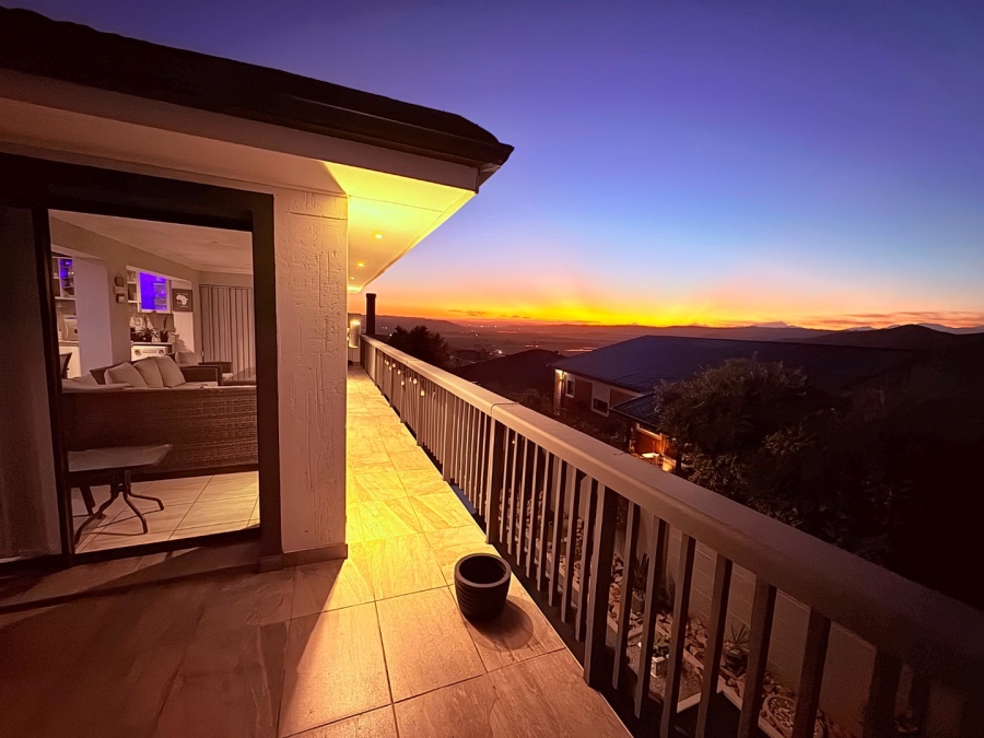5 Bedroom Property for Sale in Reebok Western Cape